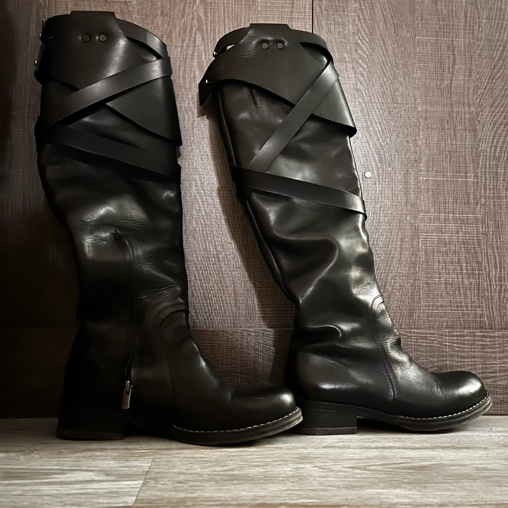 Boots - Picture 2 of 5